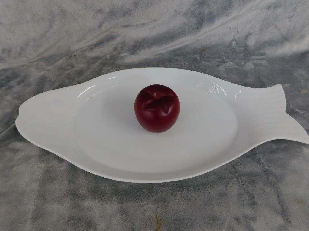 Farberware Fish Shaped White Glazed Pottery Platter - 18.5" x 9.5" - 6