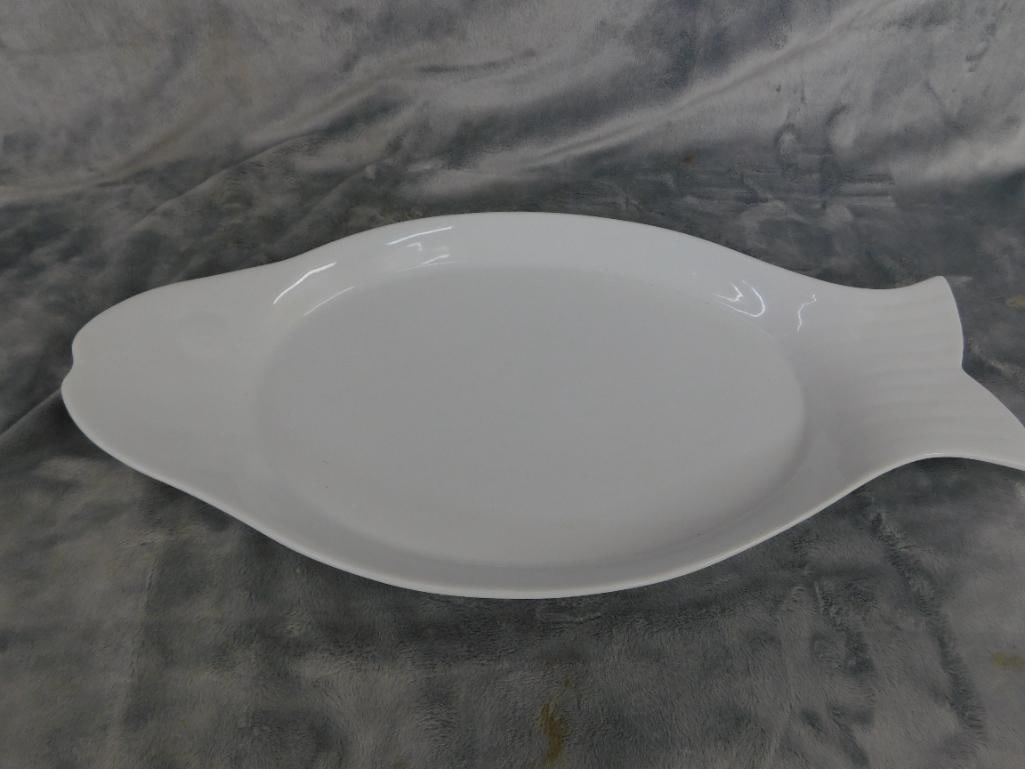 Farberware Fish Shaped White Glazed Pottery Platter - 18.5" x 9.5" - 7