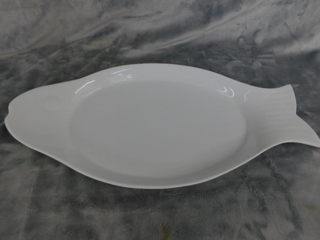 Farberware Fish Shaped White Glazed Pottery Platter - 18.5" x 9.5" - 8
