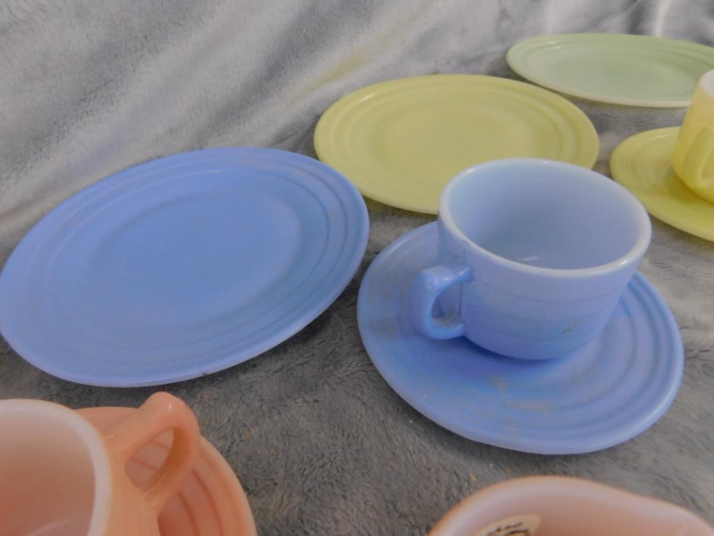 Vintage 40s Childs Pastel Glass Tea Set - 13 Pieces - 3