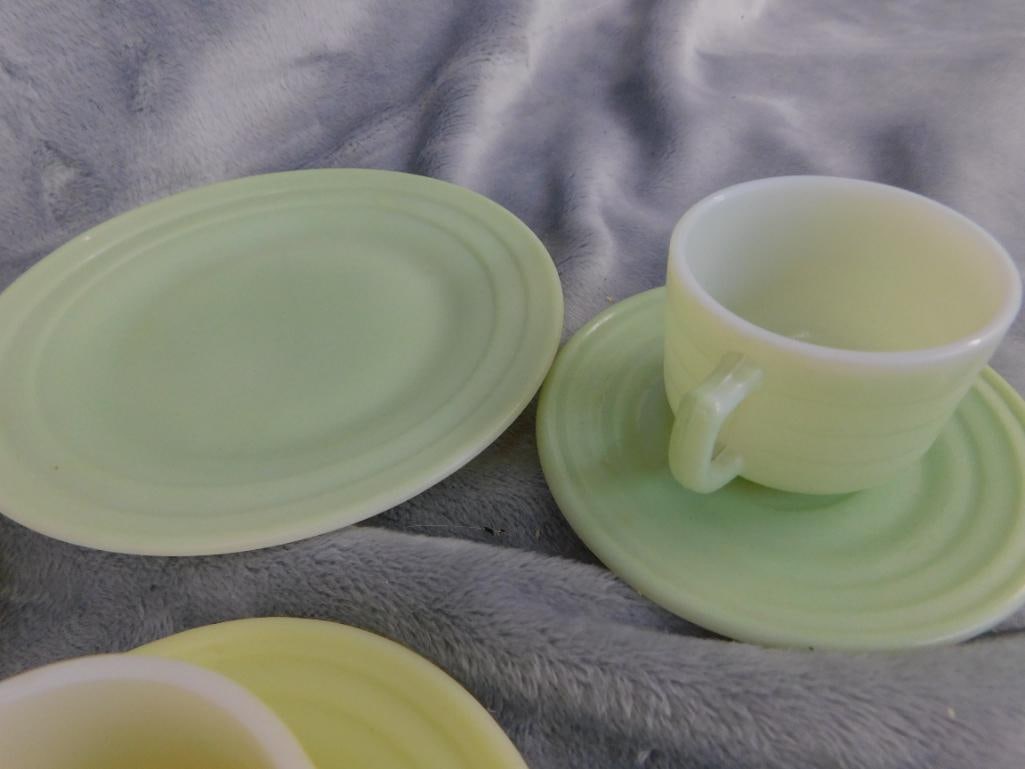 Vintage 40s Childs Pastel Glass Tea Set - 13 Pieces - 5