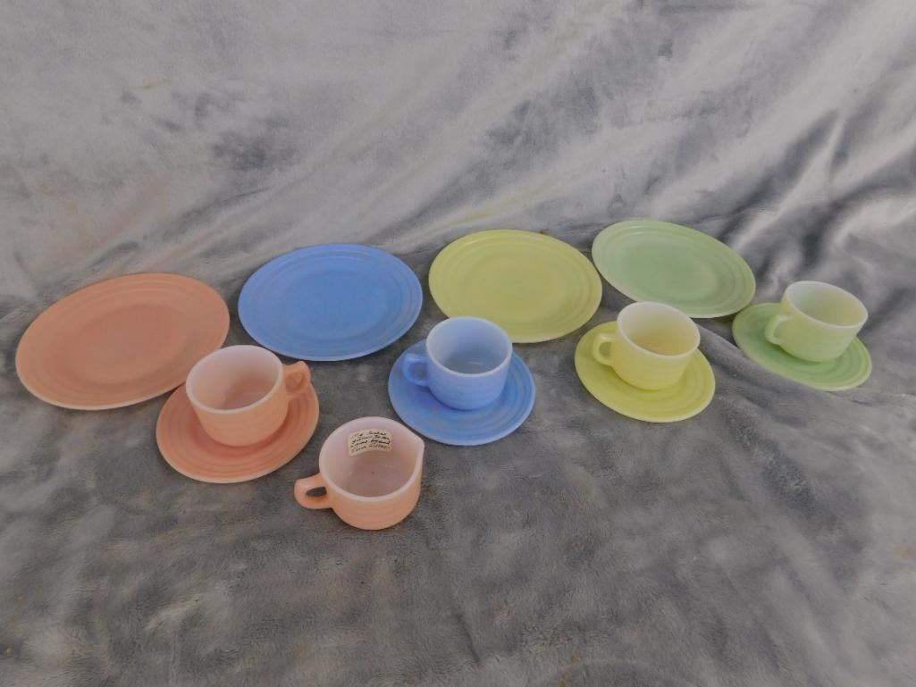 Vintage 40s Childs Pastel Glass Tea Set - 13 Pieces - 8
