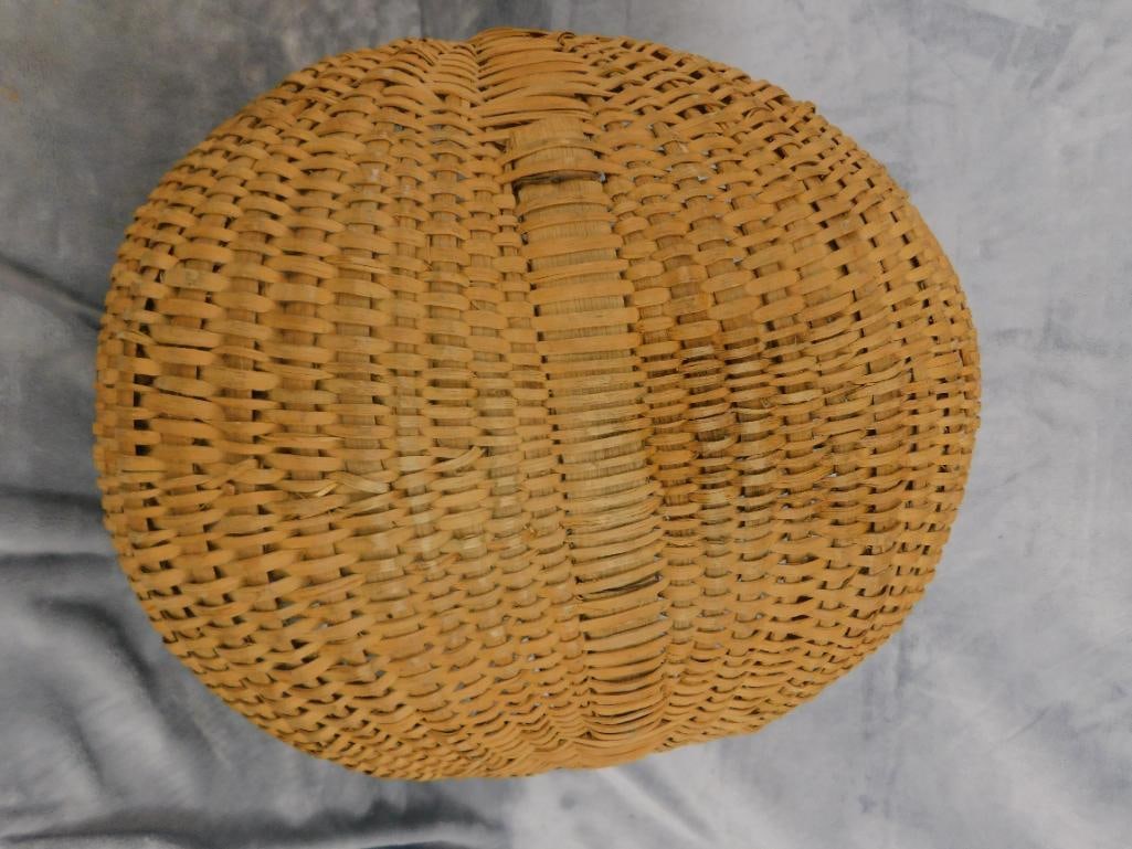 Pair of Vintage Handled Buttocks / Bottom Baskets - 11.5" x 12" x 12" and 16" x 16" x 16" - 8