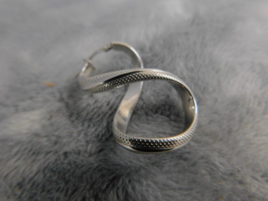 18K White Gold - Dangle Pierced Earrings - 3.74 Grams - 3