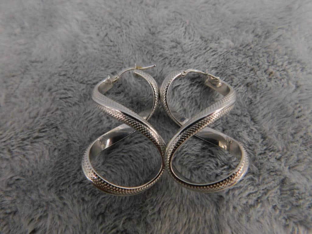 18K White Gold - Dangle Pierced Earrings - 3.74 Grams - 6