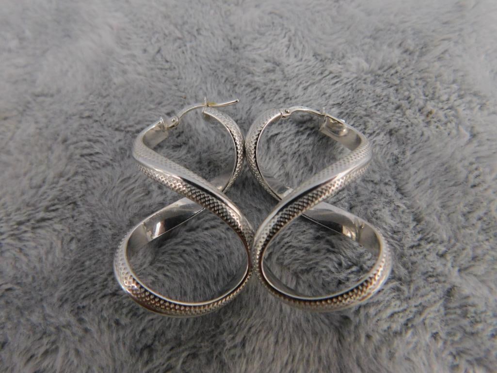 18K White Gold - Dangle Pierced Earrings - 3.74 Grams - 7