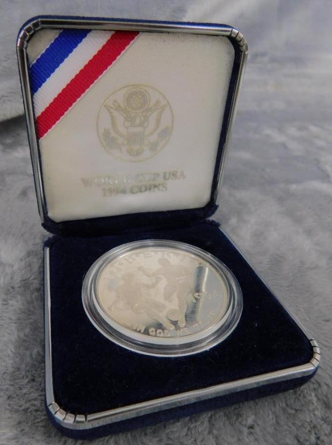 900 Silver - 1994 World Cup USA Coin / Medallion - 26.7 Grams - 2