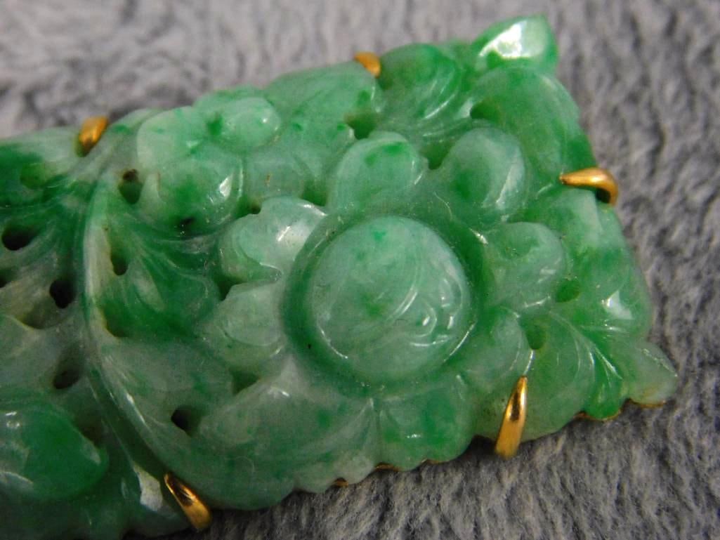 18K Yellow Gold - Carved Jade Kimono Accessory Brooch - 12.05 Grams TW - 2