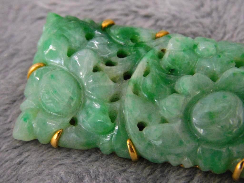 18K Yellow Gold - Carved Jade Kimono Accessory Brooch - 12.05 Grams TW - 3