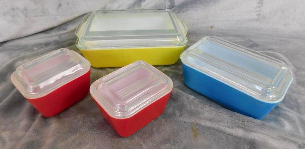 Pyrex - 4 Piece Refrigerator Dishes with Lids - 1 Large - 1 Medium - 2 Small: See Photos For Condition and Details