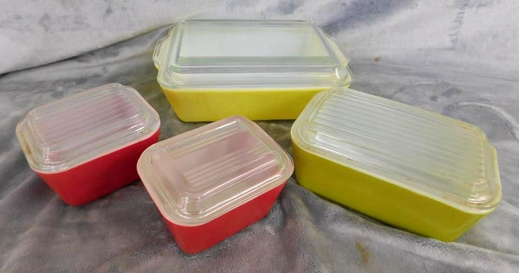Pyrex - 4 Piece Refrigerator Dishes with Lids - 1 Large - 1 Medium - 2 Small: See Photos For Condition and Details