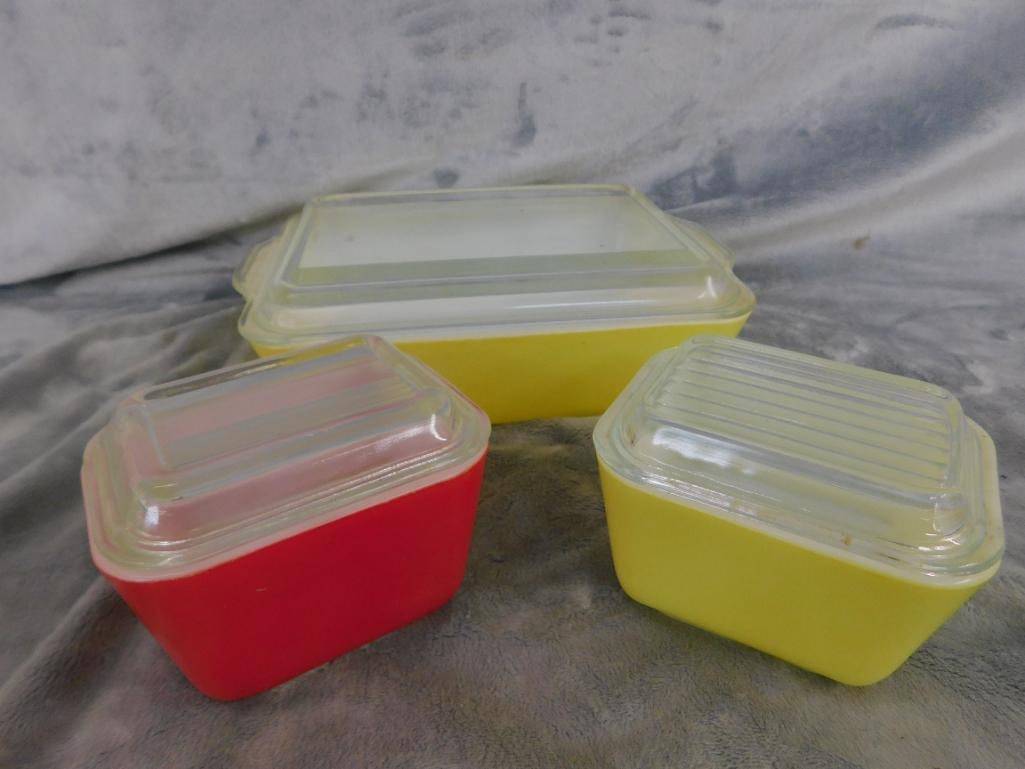 Pyrex - Piece Refrigerator Dishes with Lids - 1 Large - 2 Small - 10