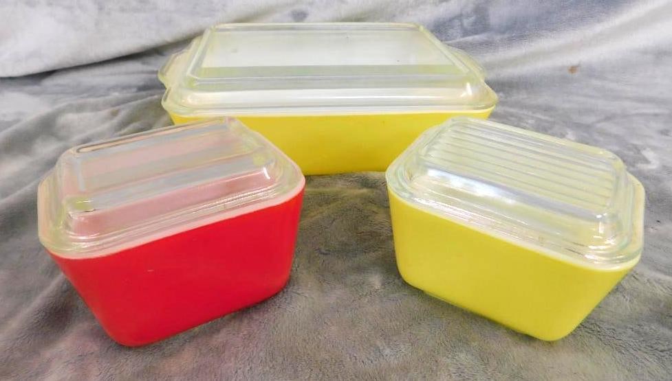 Pyrex - Piece Refrigerator Dishes with Lids - 1 Large - 2 Small: See Photos For Condition and Details