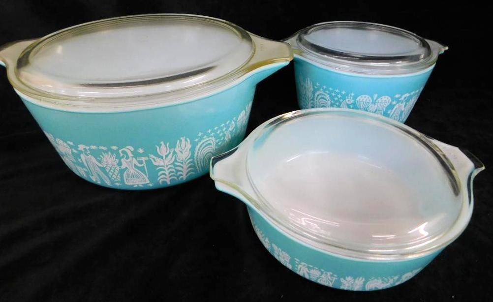 Set of 3 Pyrex Lidded Casserole Dishes - Butterprint Pattern - 4.5" x 11" x 9" - 4" x 8' x 6.25": 2.75" x 8" x 6.25"See Photos For Condition and Details