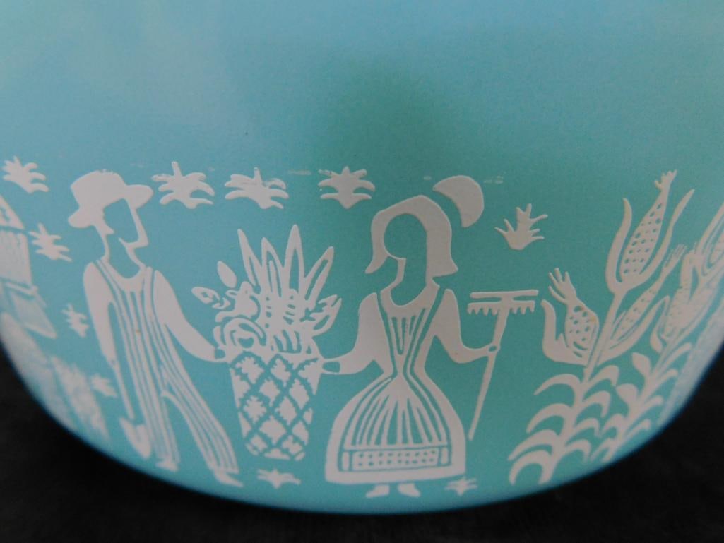 Set of 3 Pyrex Lidded Casserole Dishes - Butterprint Pattern - 4.5" x 11" x 9" - 4" x 8' x 6.25" - 3