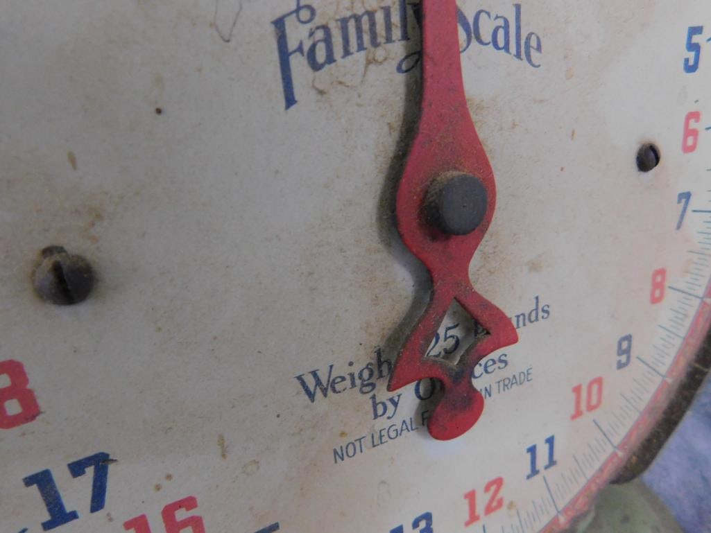 Vintage Metal "American Family Scale" - 25 Pounds By Ounces - 8" x 6" x 8.5" - 4