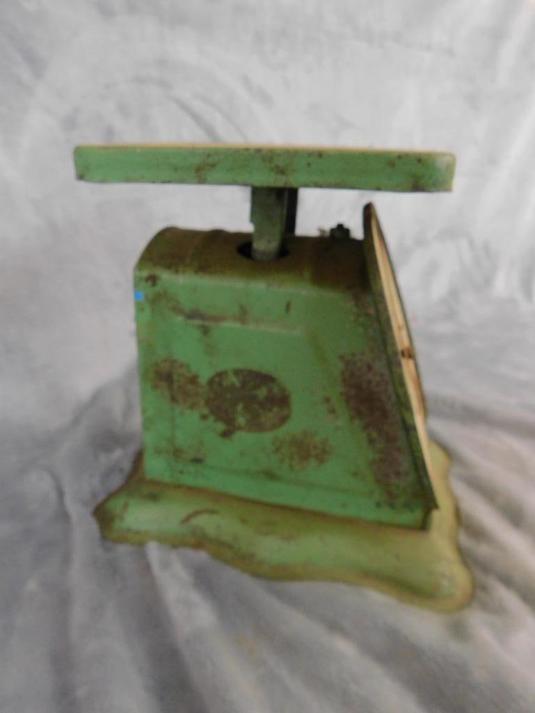 Vintage Metal "American Family Scale" - 25 Pounds By Ounces - 8" x 6" x 8.5" - 6