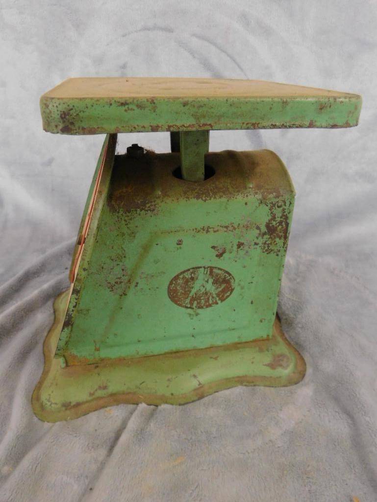 Vintage Metal "American Family Scale" - 25 Pounds By Ounces - 8" x 6" x 8.5" - 7