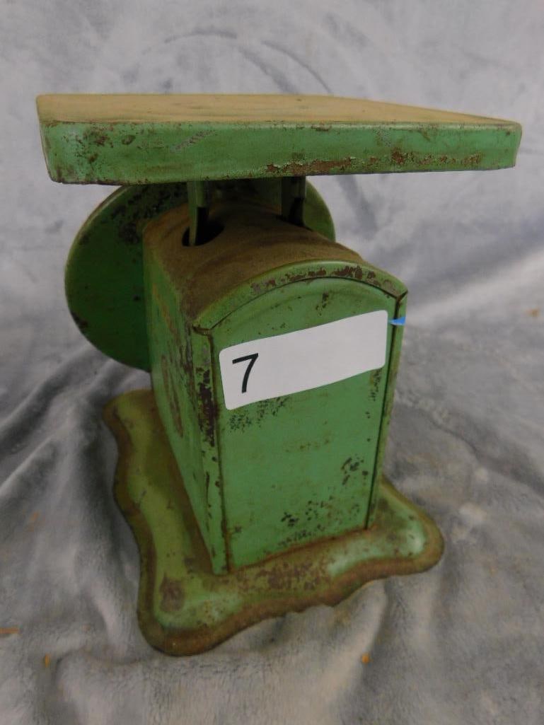 Vintage Metal "American Family Scale" - 25 Pounds By Ounces - 8" x 6" x 8.5" - 8