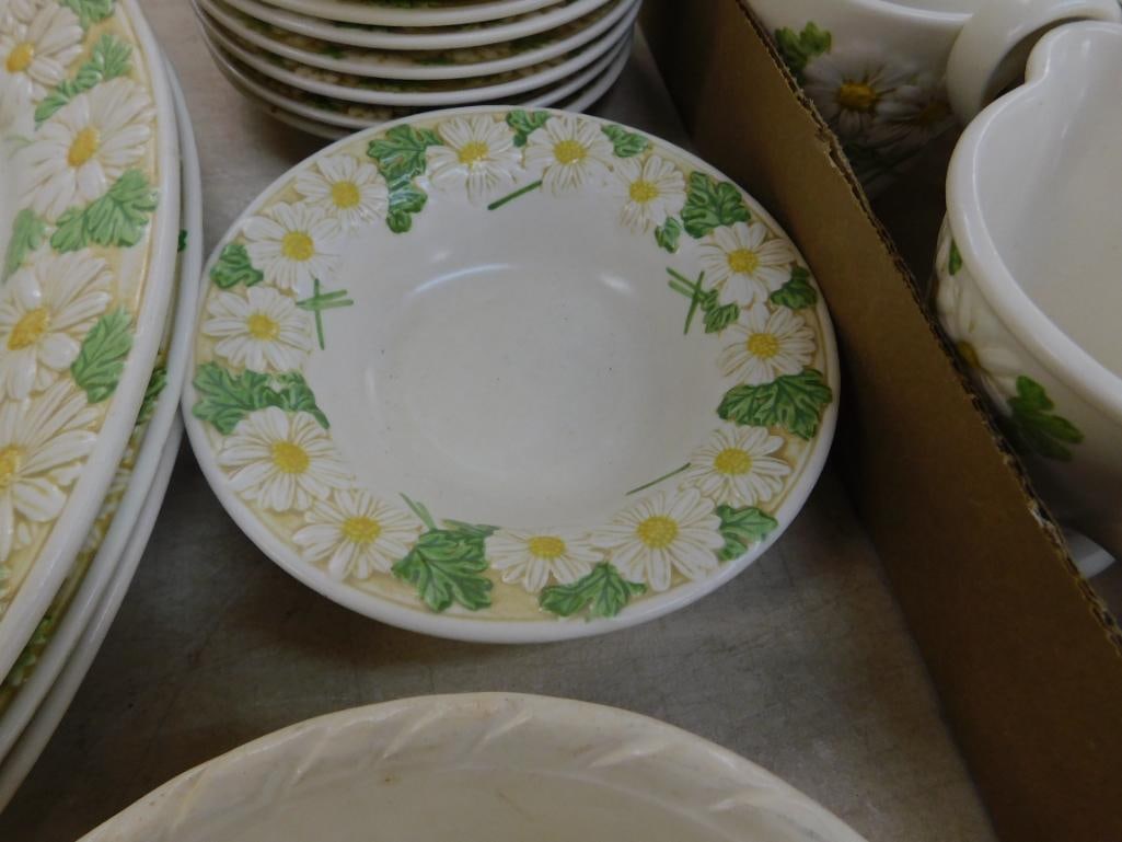 86 Piece Poppytrail China Set - Sculptural Daisy - Couple Pieces Have Chips - 10