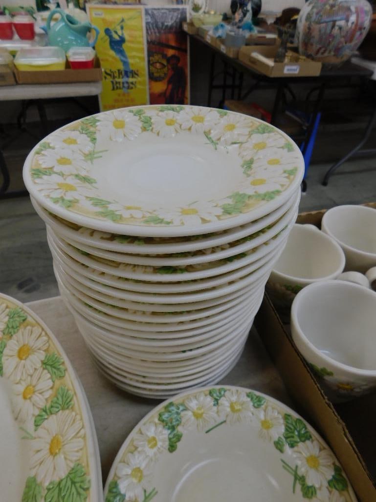 86 Piece Poppytrail China Set - Sculptural Daisy - Couple Pieces Have Chips - 11