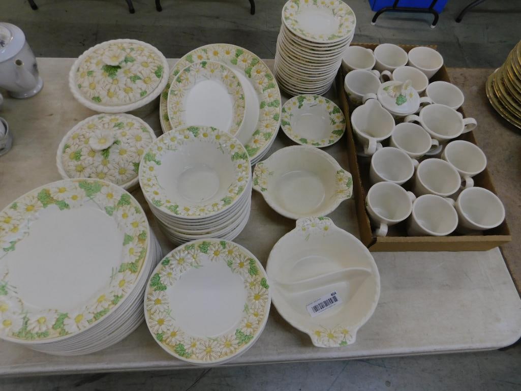 86 Piece Poppytrail China Set - Sculptural Daisy - Couple Pieces Have Chips - 14
