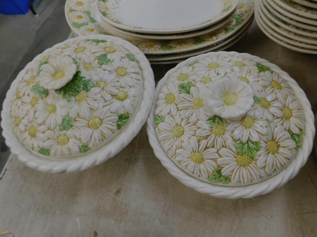 86 Piece Poppytrail China Set - Sculptural Daisy - Couple Pieces Have Chips - 4