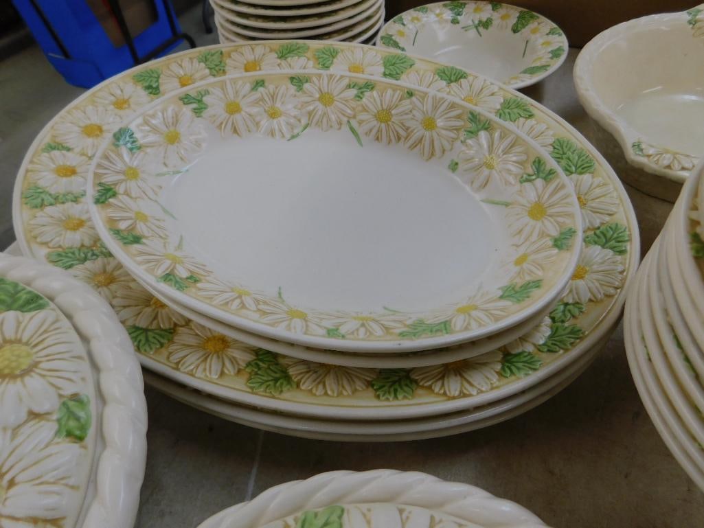 86 Piece Poppytrail China Set - Sculptural Daisy - Couple Pieces Have Chips - 5