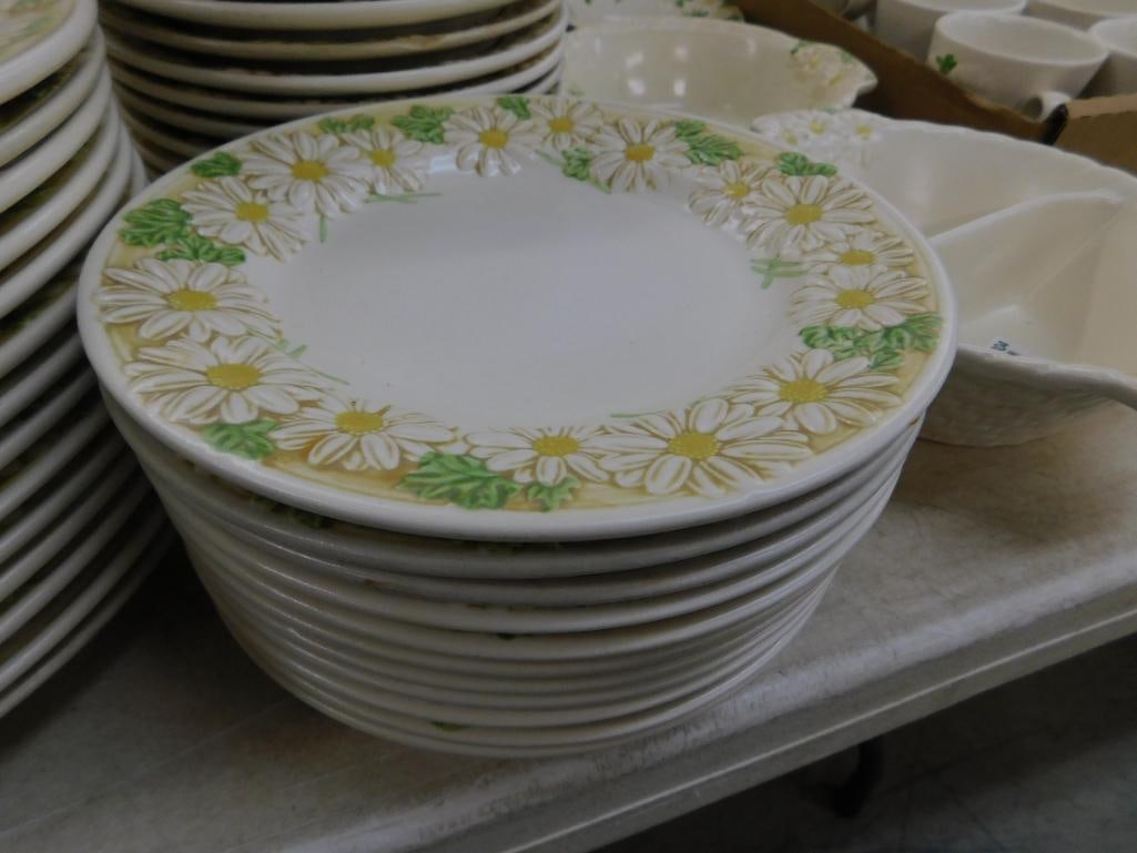 86 Piece Poppytrail China Set - Sculptural Daisy - Couple Pieces Have Chips - 7