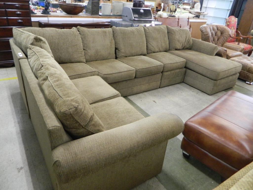 Hickory Hill 5 Piece Sectional Couch with Chase - 32" x 142" and 32" x 96" - Depth is 38" - 4