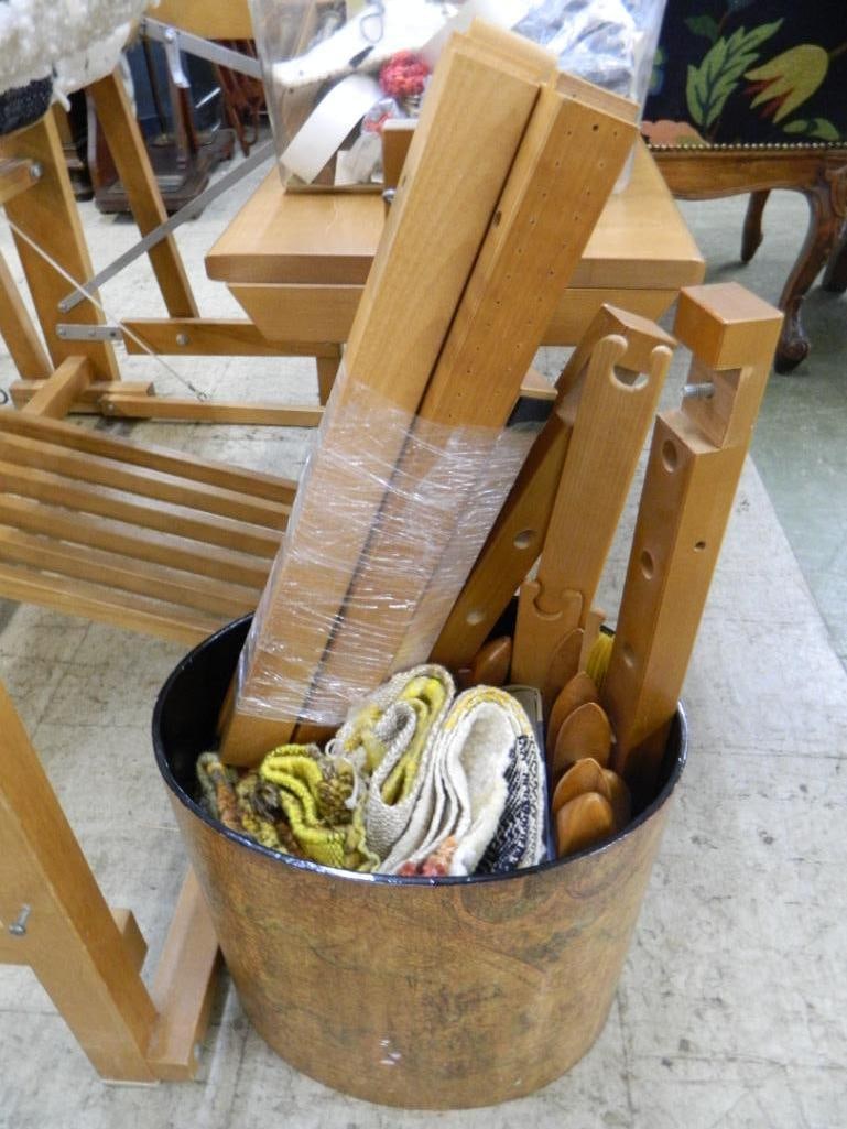 Nilus Leclerc Loom and Accessories - Canada - 43.5" x 43" x 25" Closed - 2