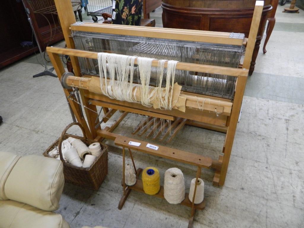 Nilus Leclerc Loom and Accessories - Canada - 43.5" x 43" x 25" Closed - 6
