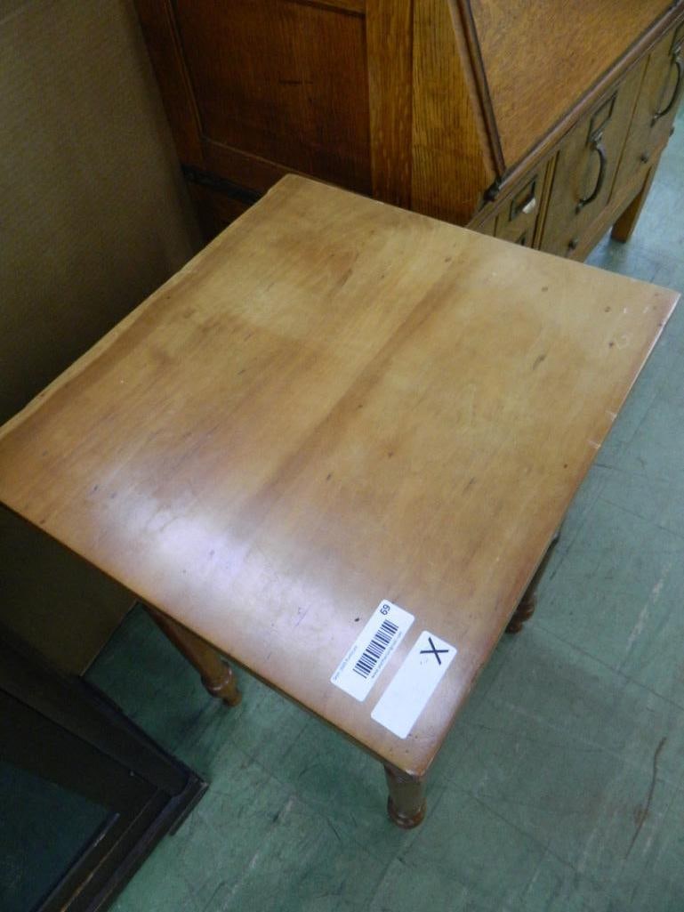 1 Drawer End Table - 29" x 19" x 17.5" - 3