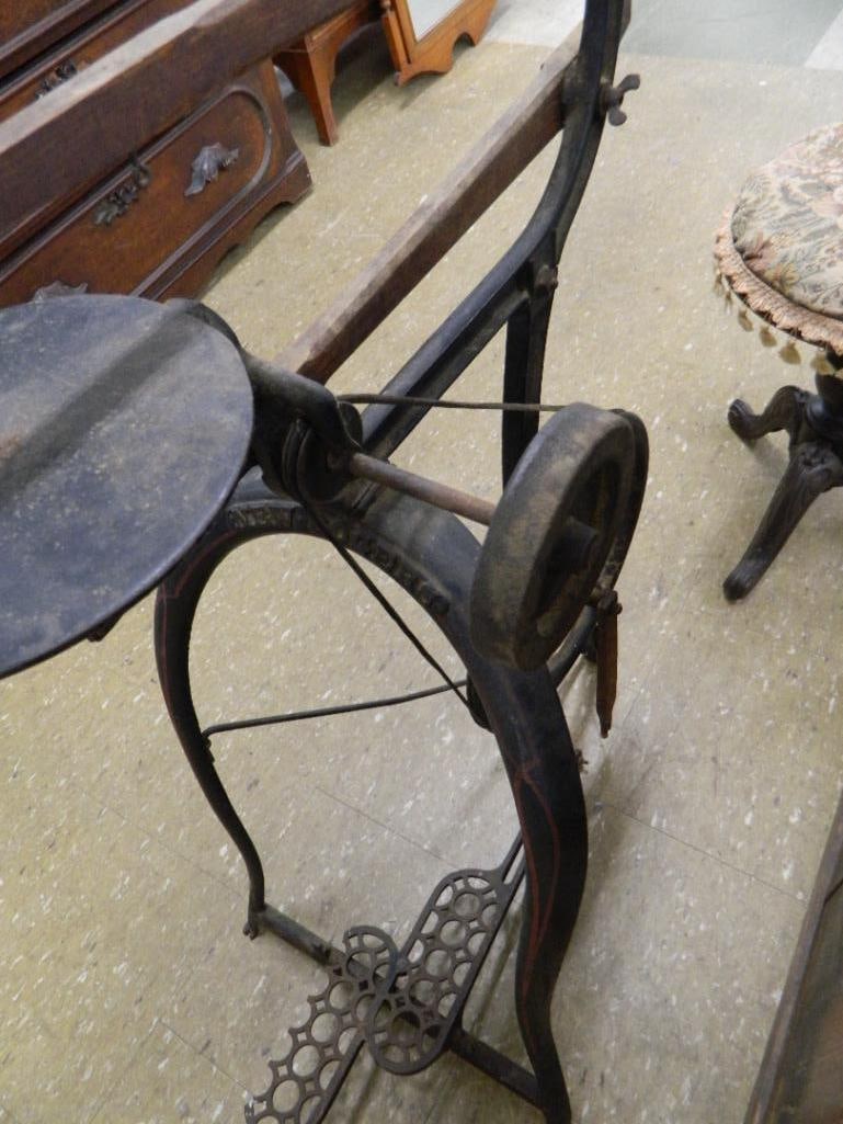 Vintage Pedal Scroll Saw - 36" x 24.5" x 14" - 5