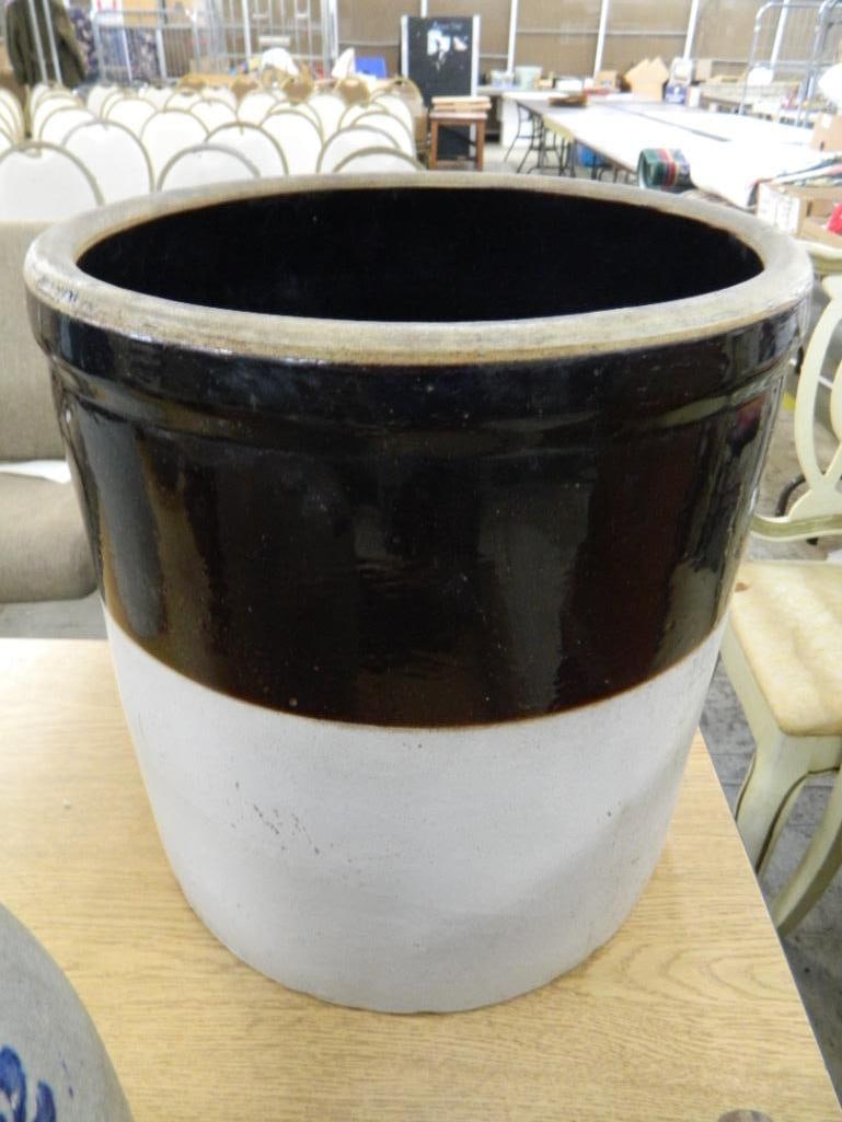 8 Gallon Pottery Crock - Clover Decoration - 15" x 14" - 5