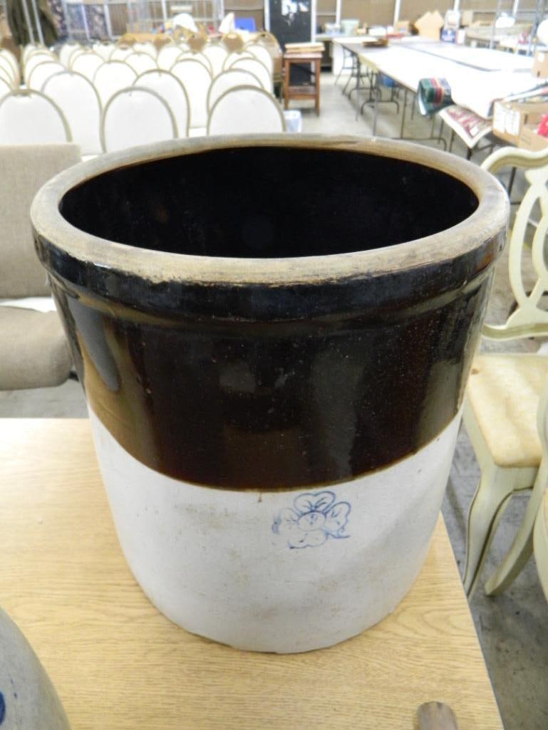 8 Gallon Pottery Crock - Clover Decoration - 15" x 14" - 9