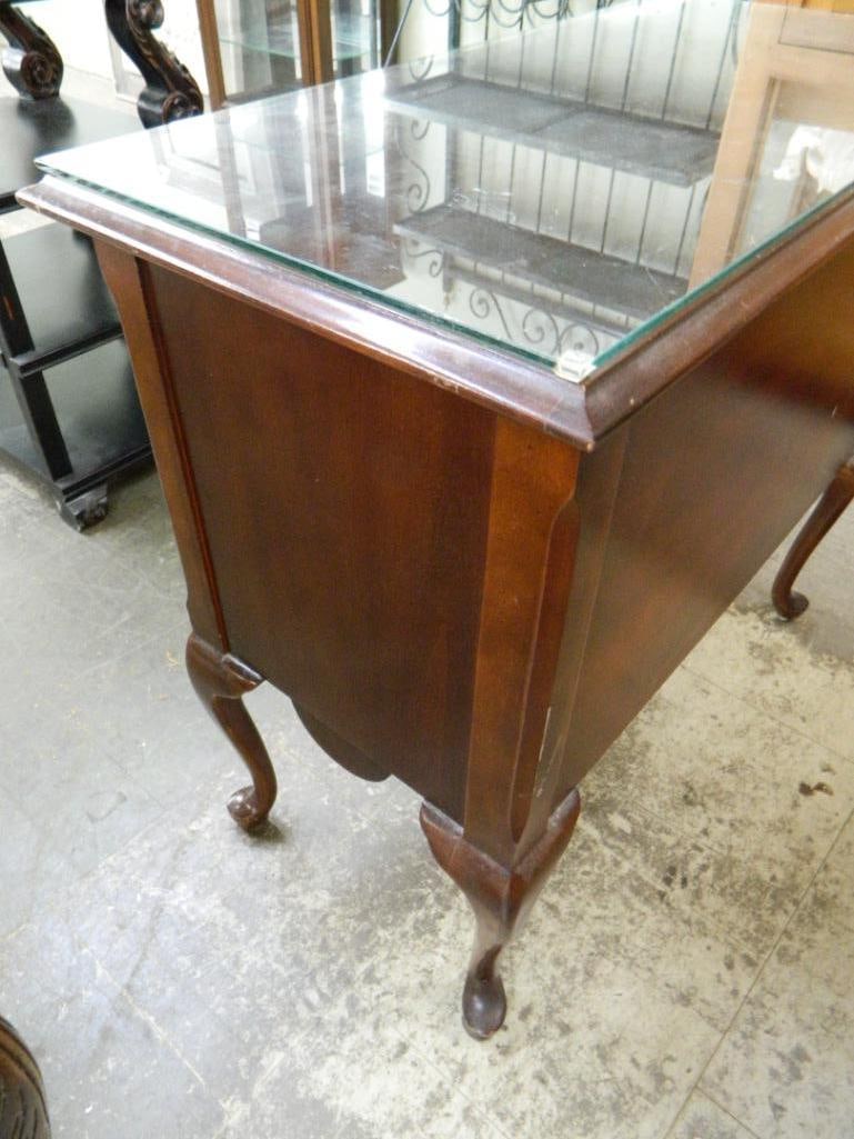 Mahogany 2 Drawer Night Stand - 29" x 32" x 16.5" - 3