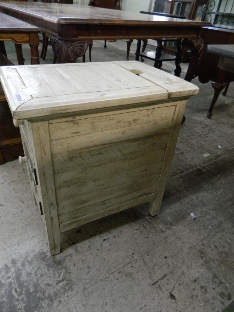 Modern 1 Drawer 1 Door End Table - 25" x 16" x 22" - 5