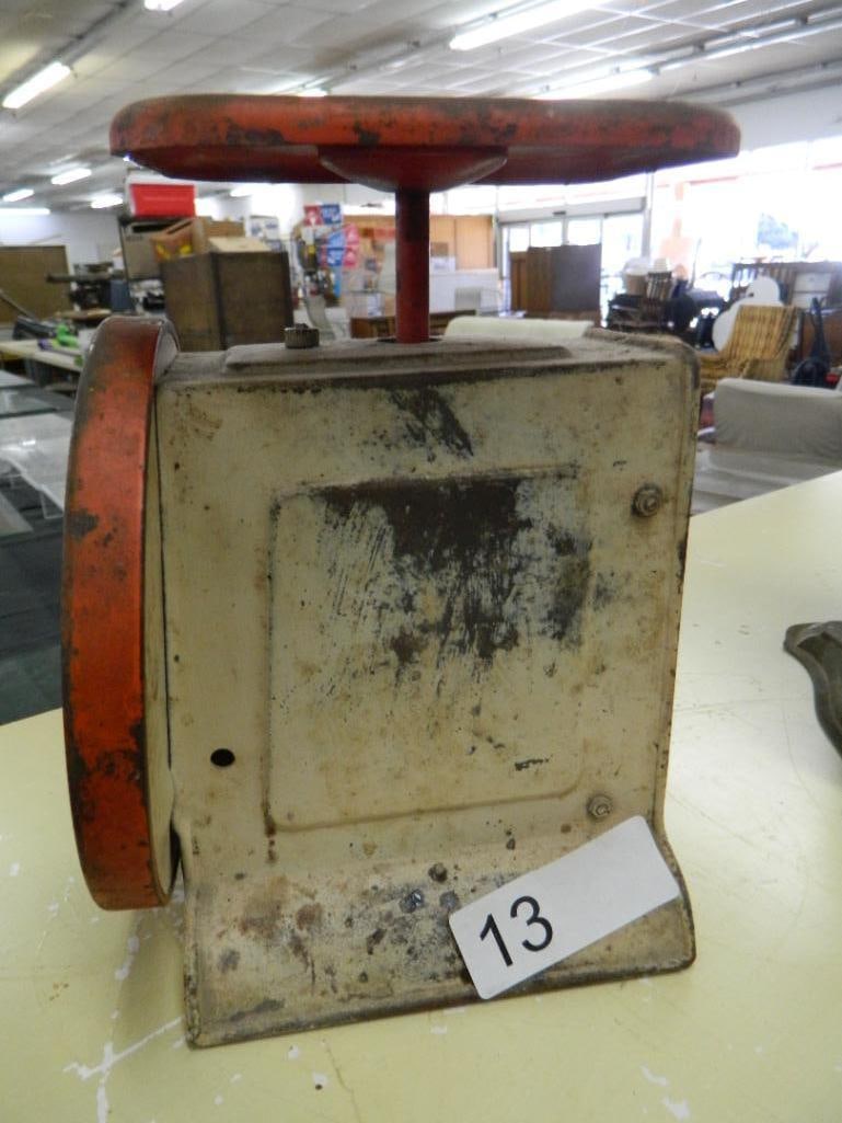 Pair of Vintage Scales - 1 Hanson - 1 Landers Frary and Clark - 4