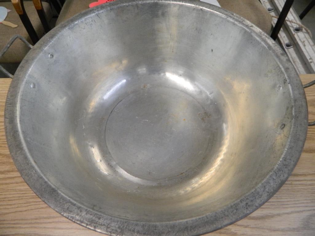 Metal Lidded dough riser Pot - 11" x 19" - 3