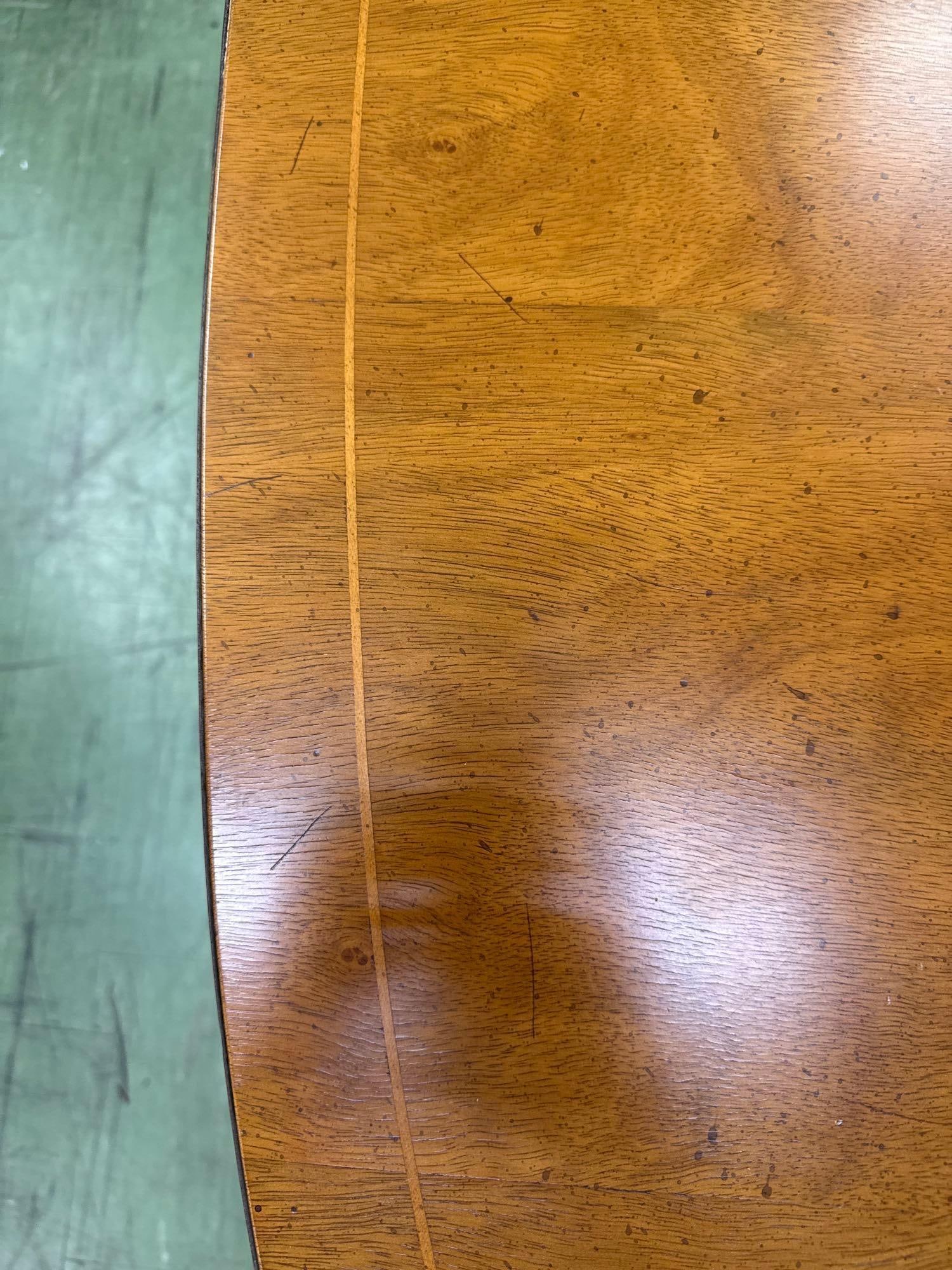 Oval dining room table with two leaves - 4
