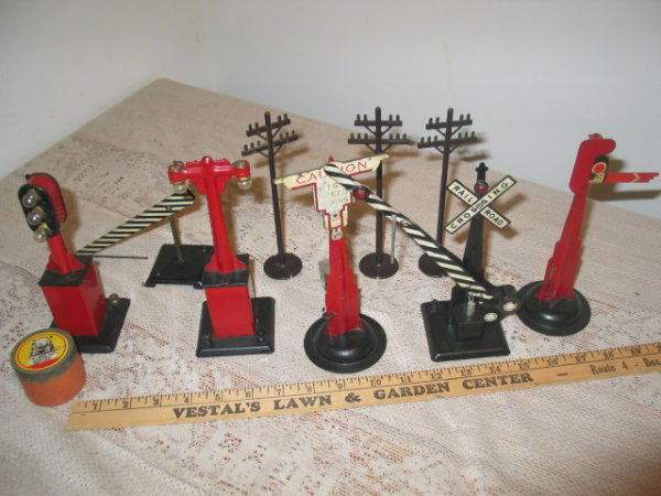 Lionel Train Accessories: Signal Arms, Lights, Stop Crossing Grade Crossing, Caution High Speed Train
