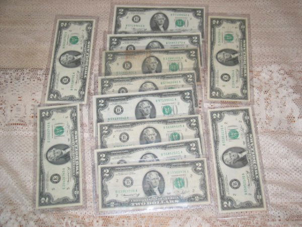 Currency: (12) Two Dollar Bills 1976
