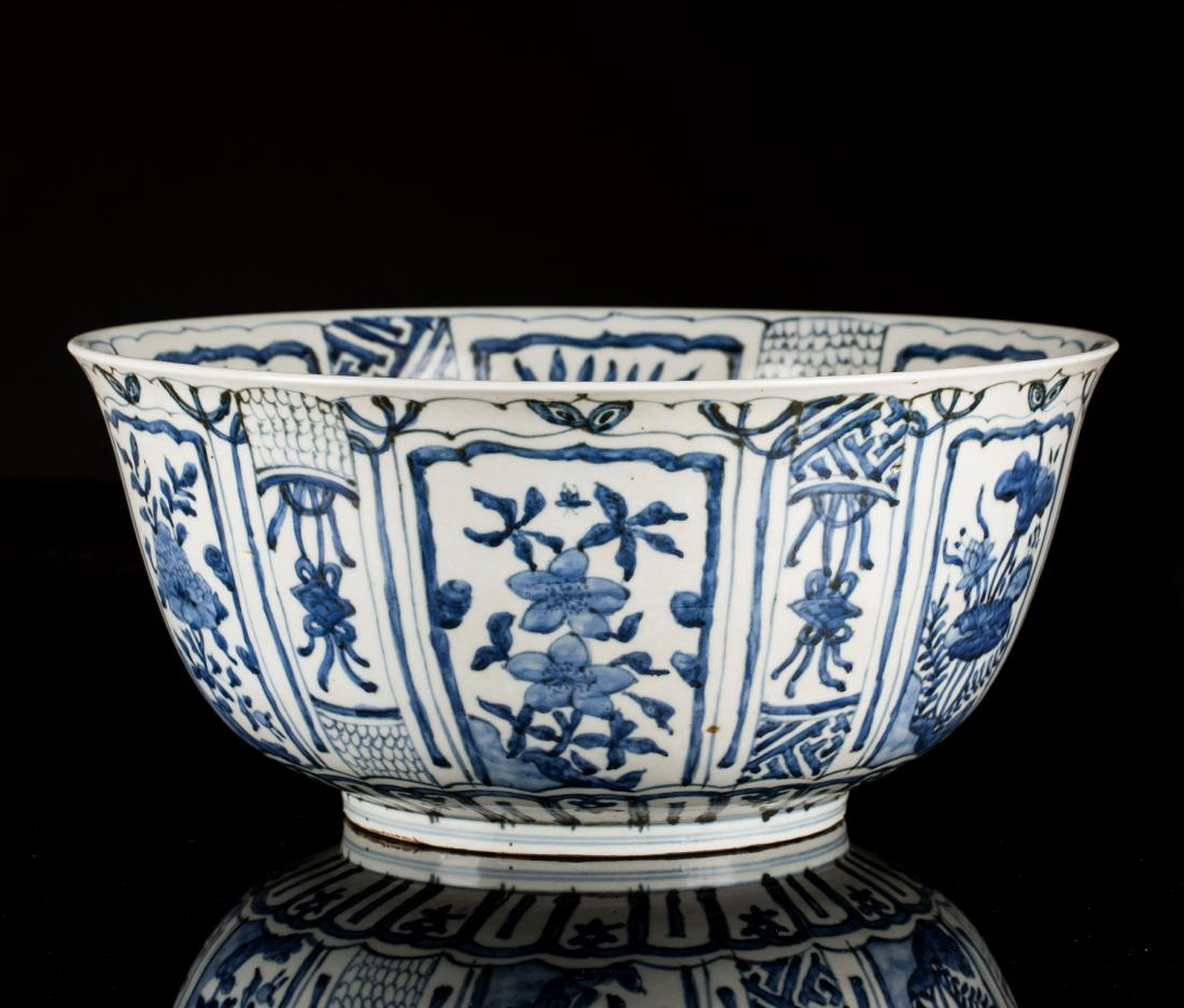Ming Antique Large Blue and White 'Kraak' Bowl (1 of 10)