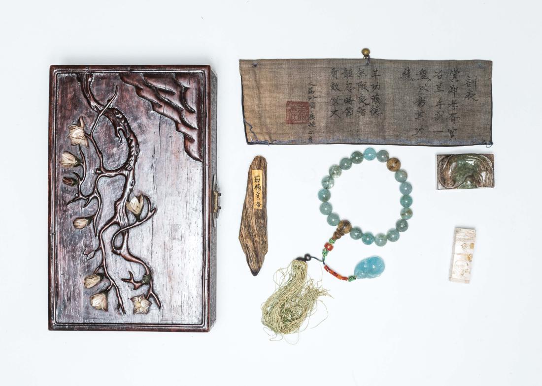A Box Of Antique Jades And Prayer Beads (1 of 10)