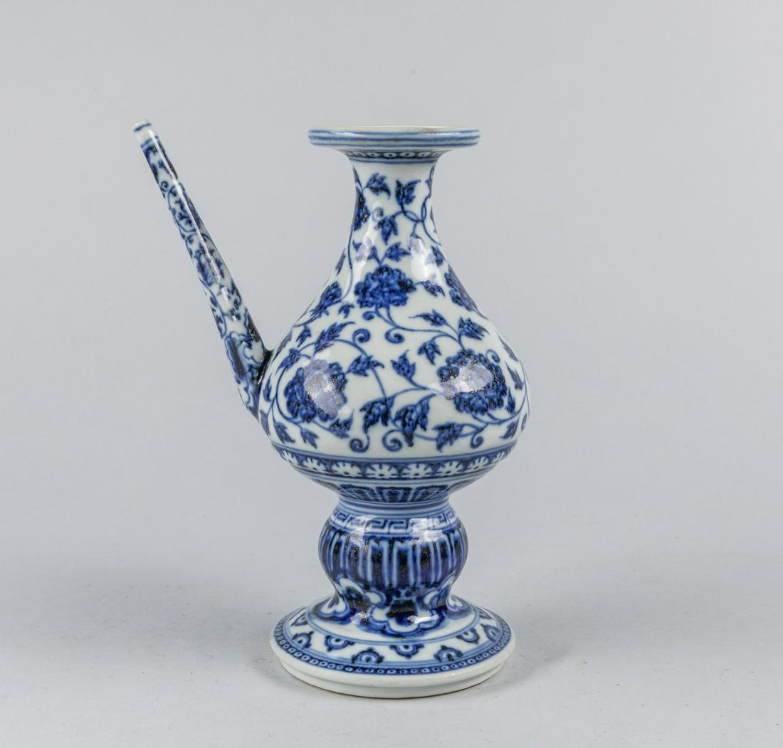 Chinese Antique Blue White Porcelain Ewer: The body decorated with lotus palmettes issuing scrolling tendrils with split and full palette buds. 9.1*6.5 inch