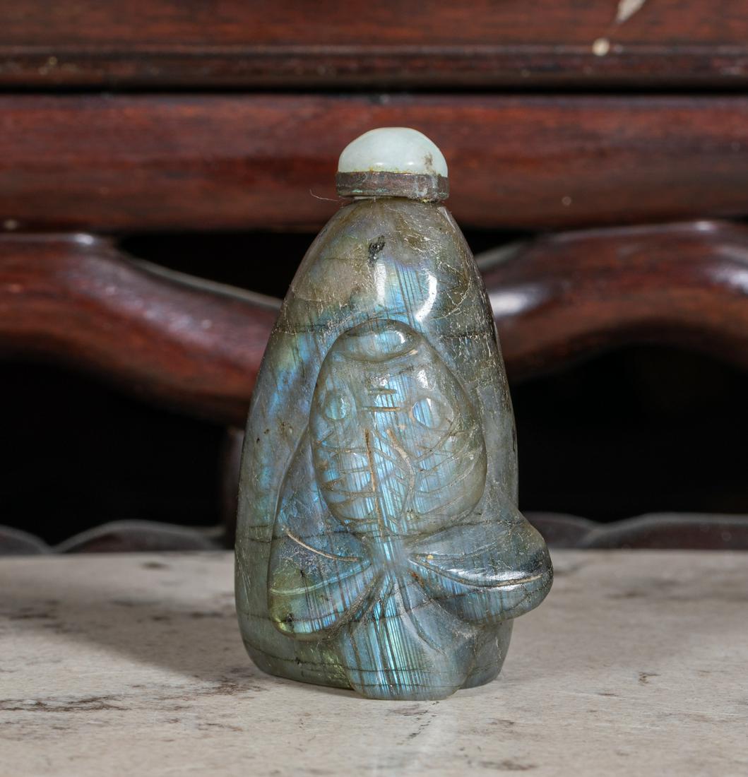Chinese carved gem stone Snuff Bottle (1 of 6)