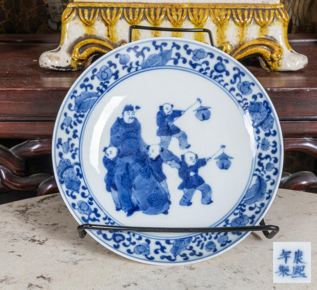 18th Chinese Antique B&W Porcelain dish: 18th Chinese export Porcelain dish. Size: 6.5 inch D.