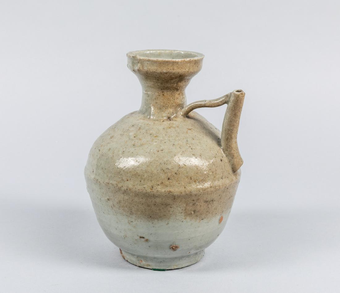 16-17th Korean Antique Porcelain Pot (1 of 7)