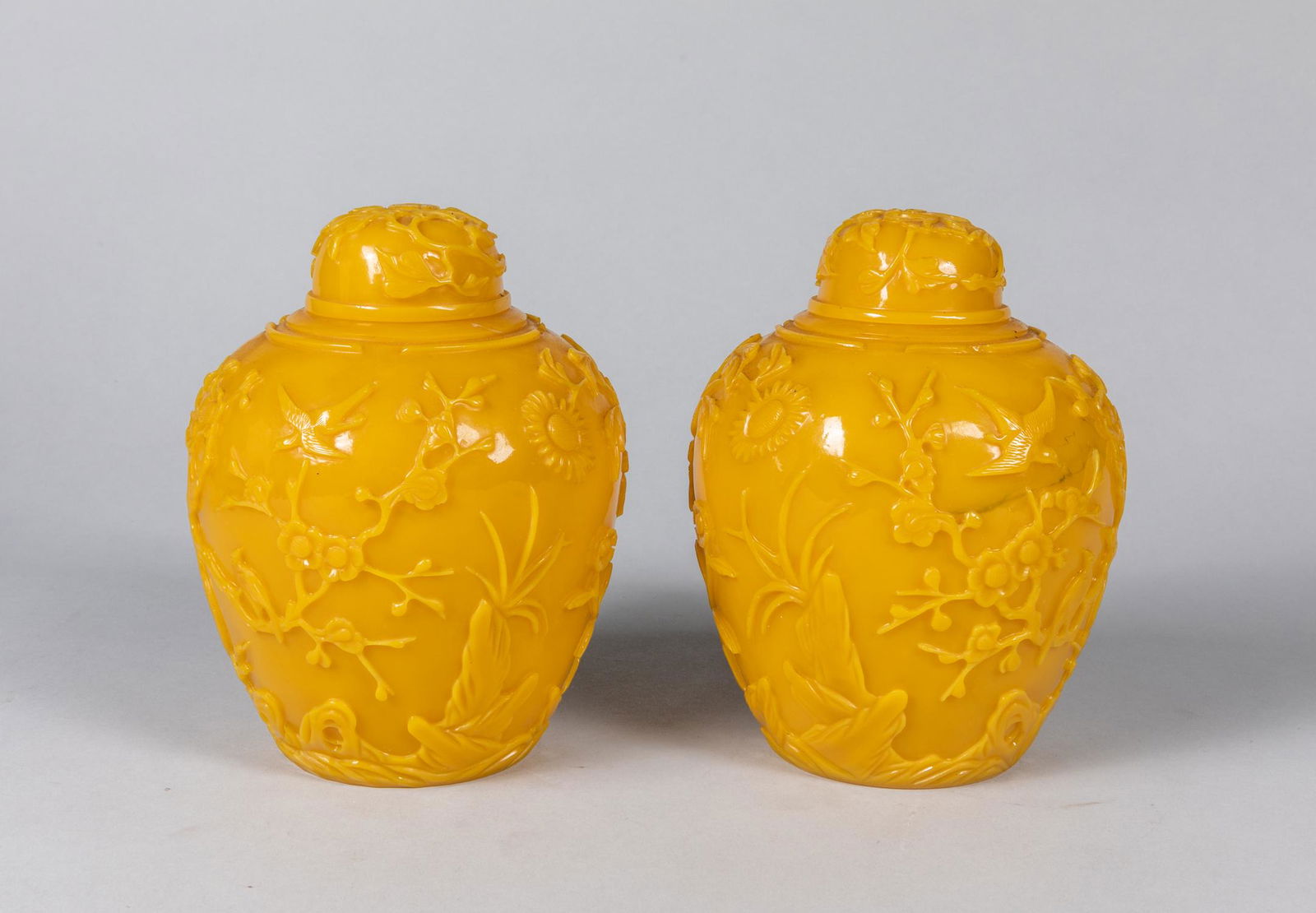 Chinese Antique Carved Peking Glass Jars: Detailed & rare Chinese 18th carved yellow peeking glass jars. Chipped. Size: 6.75 inch H